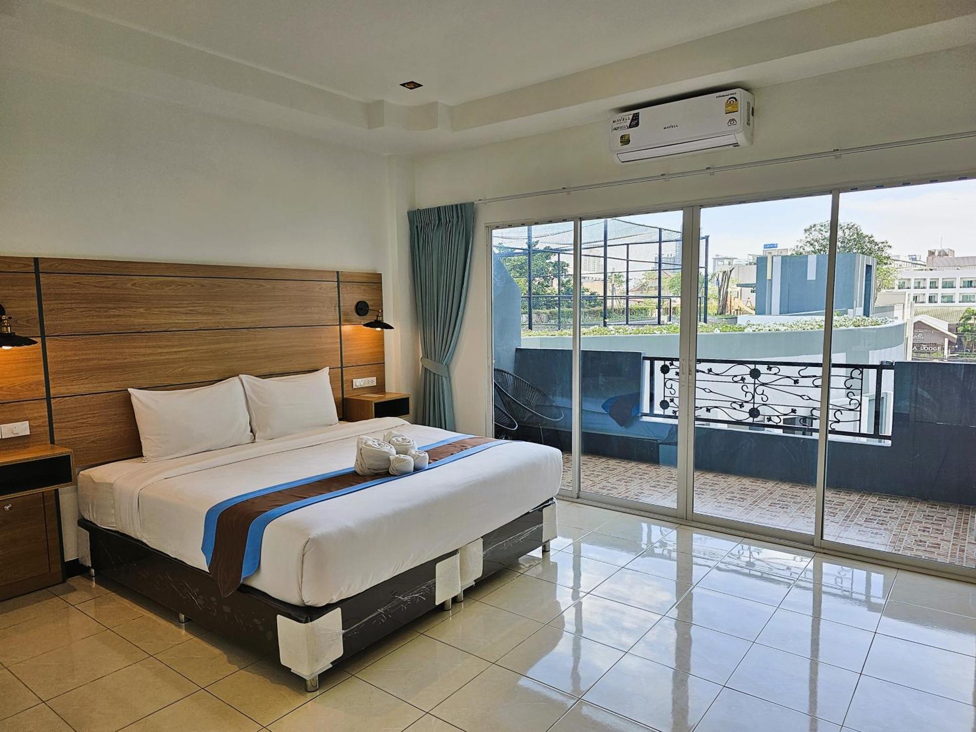 The Base Inn Pattaya Eksteriør billede