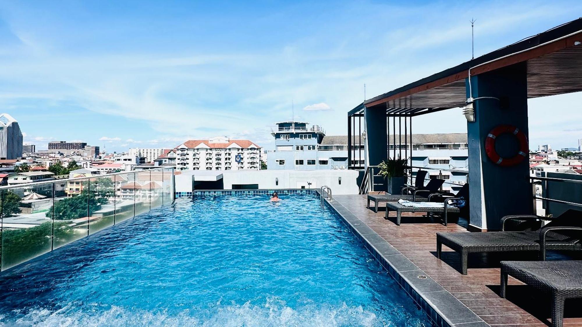 The Base Inn Pattaya Eksteriør billede